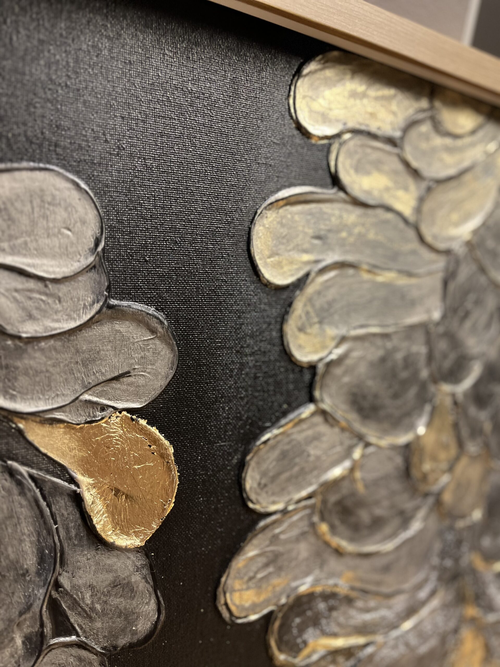 Akrüülmaal kuldse säraga Golden Flower – 50×70 cm